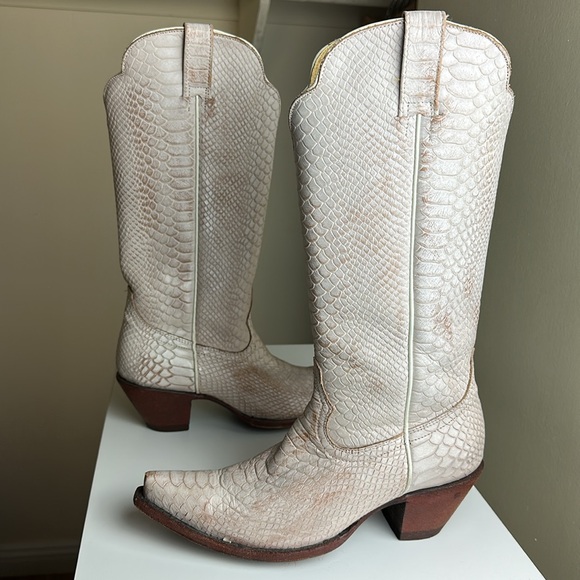 Idyllwind Strut White Western Boots, Snip Toe, Size 9 - Picture 2 of 8
